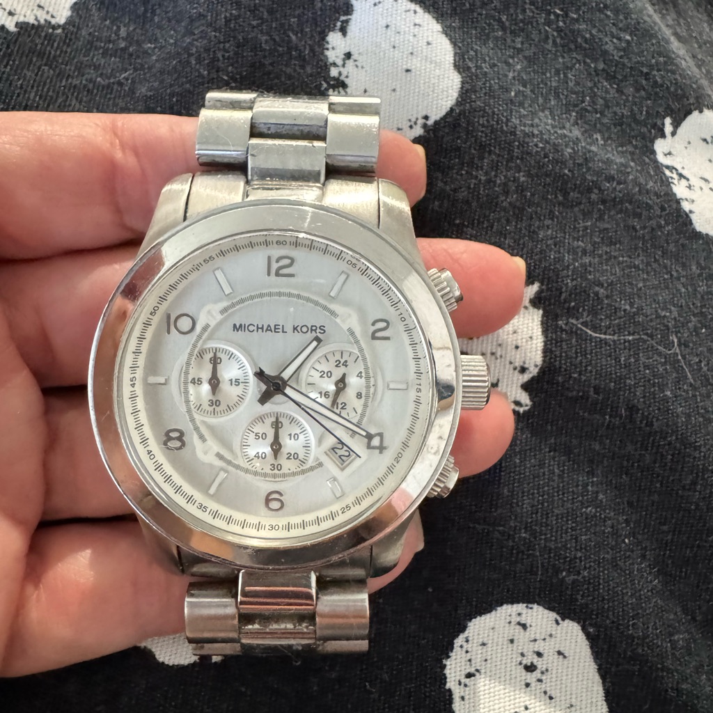 Michael Kors Silver Chronograph Timepiece Michael Kors Silver Chronograph Timepiece